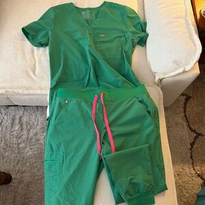 Green figs scrubs